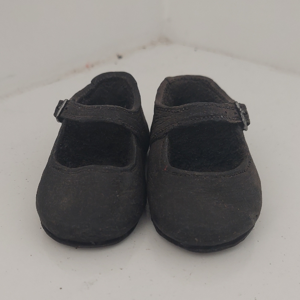 Elegant Black Decor Accents